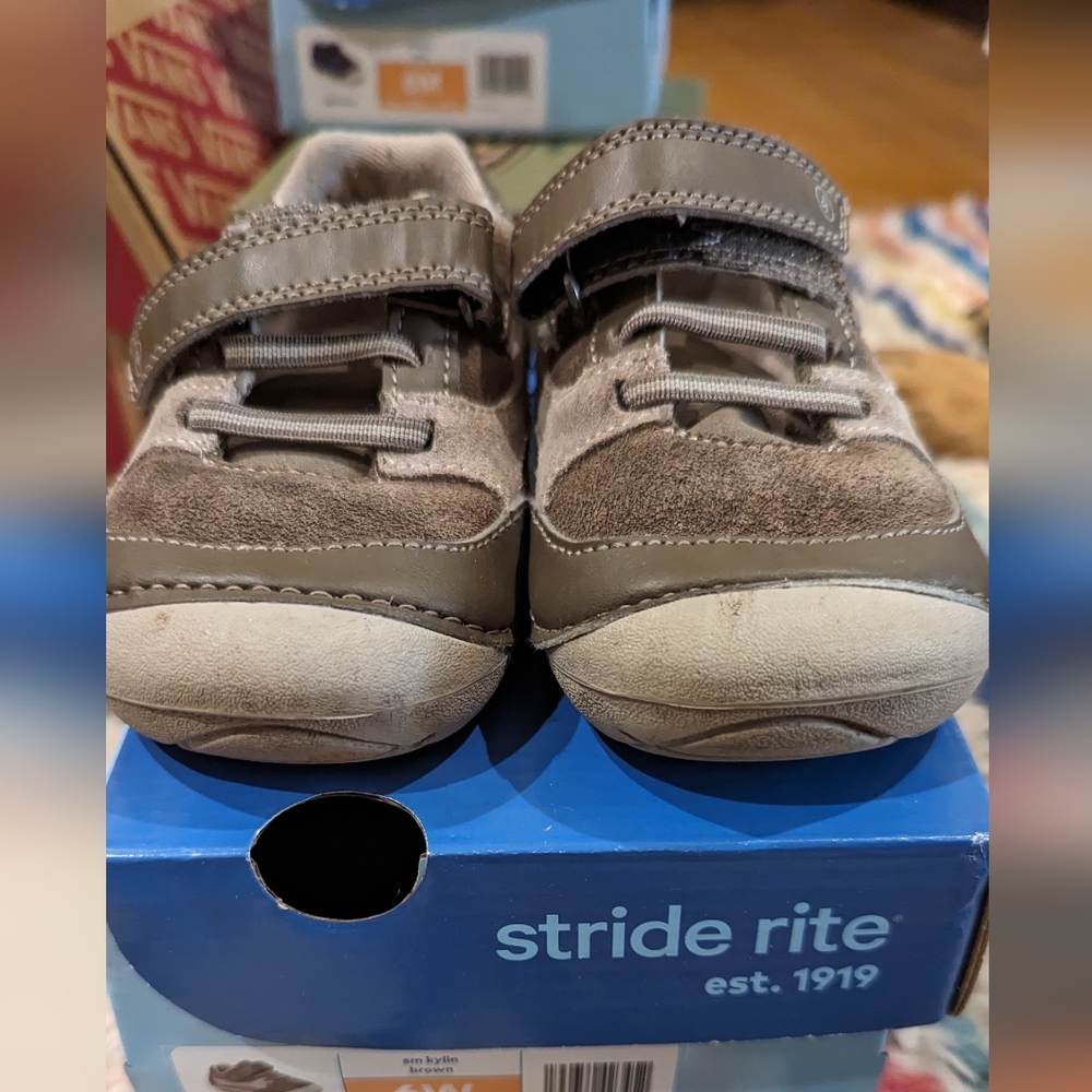 Stride Rite Brown and Gray Baby Walkers - 6 Wide